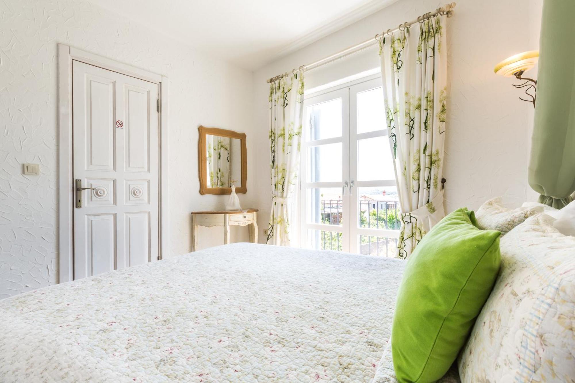 Chigdem Hotel-Special Category Alacati Room photo